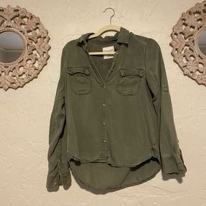 American Eagle Army Green Button Down Women’s M